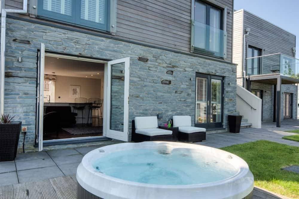 Luxusurlaub mit Whirlpool und Dachterrasse. Schwimmbad und Fitnessraum 1