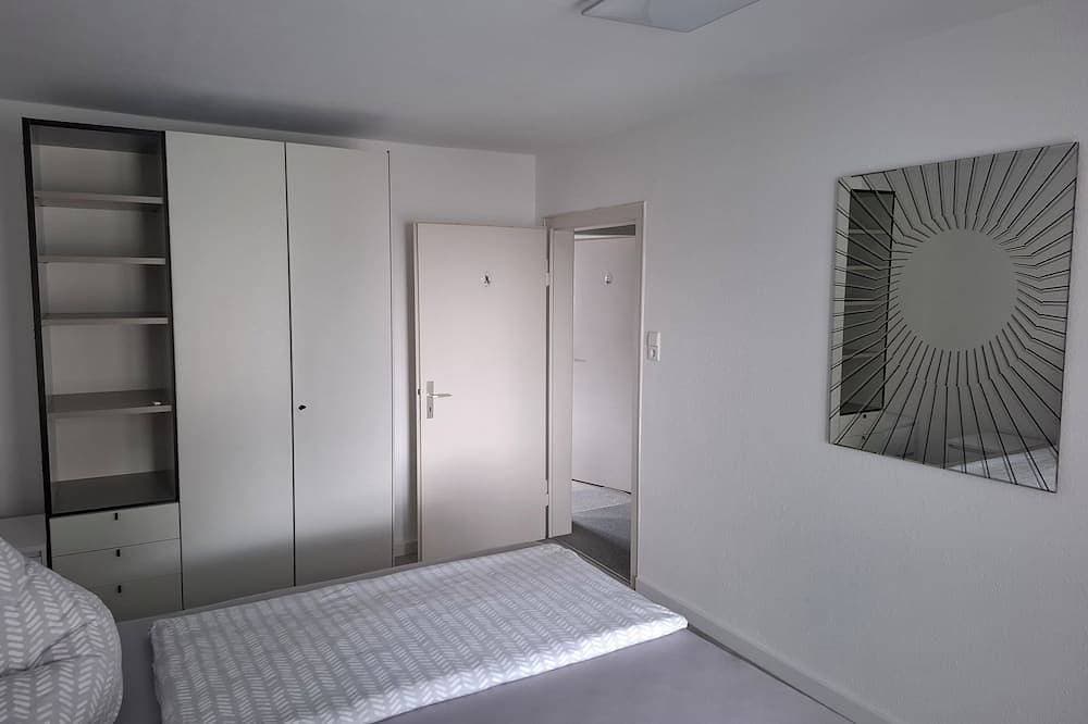 Foto 3 von 10: Seesicht & Privatstrand: Moderne Ferienwohnung in Seenähe