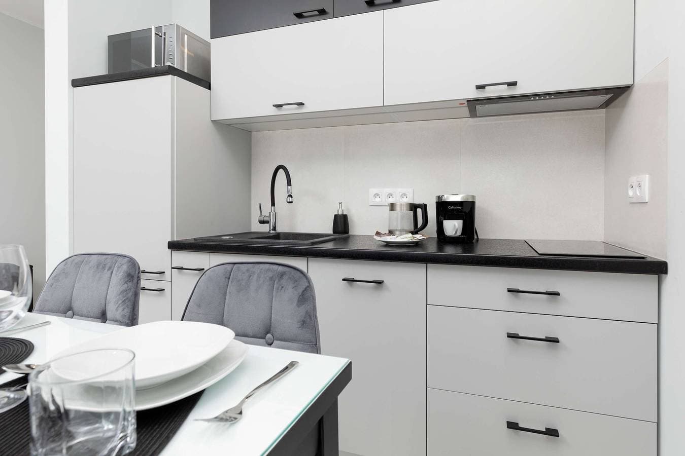 Foto 5 von 26: Spacious Apartment | Balcony | Private Parking