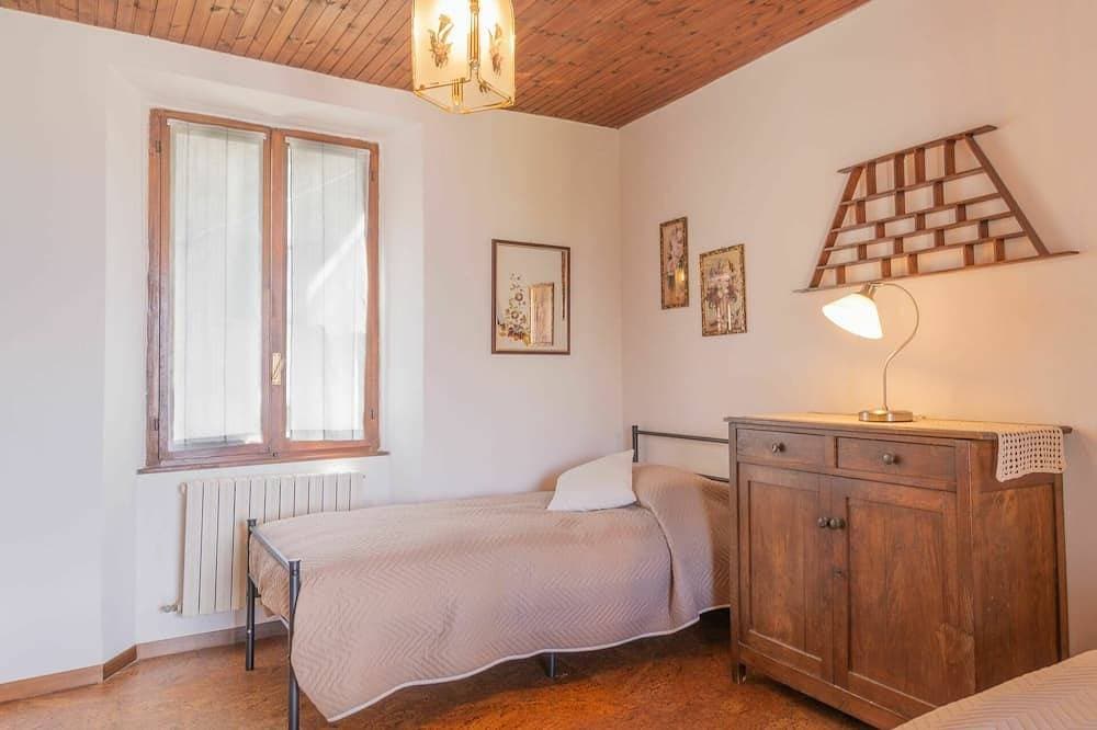 Foto 10 von 30: Schönes alleinstehendes Ferienhaus mit  W-Lan, privatem Pool, TV, Terrasse und Haustiere erlaubt