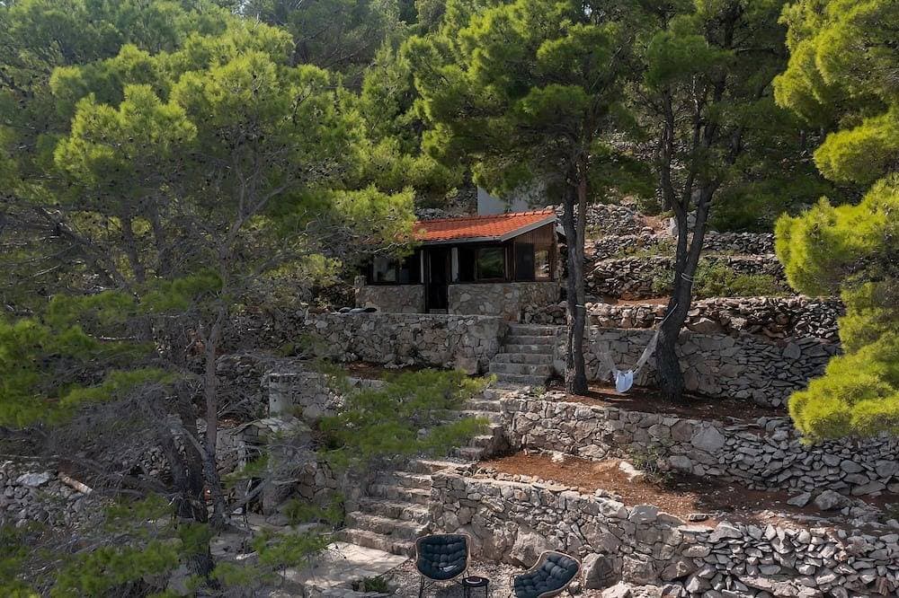 Foto 6 von 30: Haus in Općina Sućuraj mit Grill und Terrasse