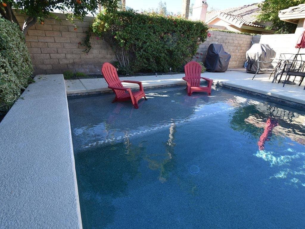 Foto 4 von 27: Indian Wells Pool Home - Toller Ort für Familie und Freunde zum Schwimmen, Essen und Entspannen.