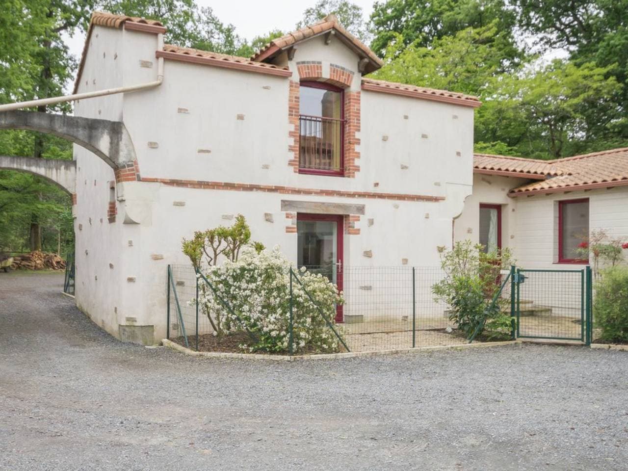 Waldhäuschen mit Garten, Nähe Nantes, ideal für Familien, umfassend ausgestattet 1