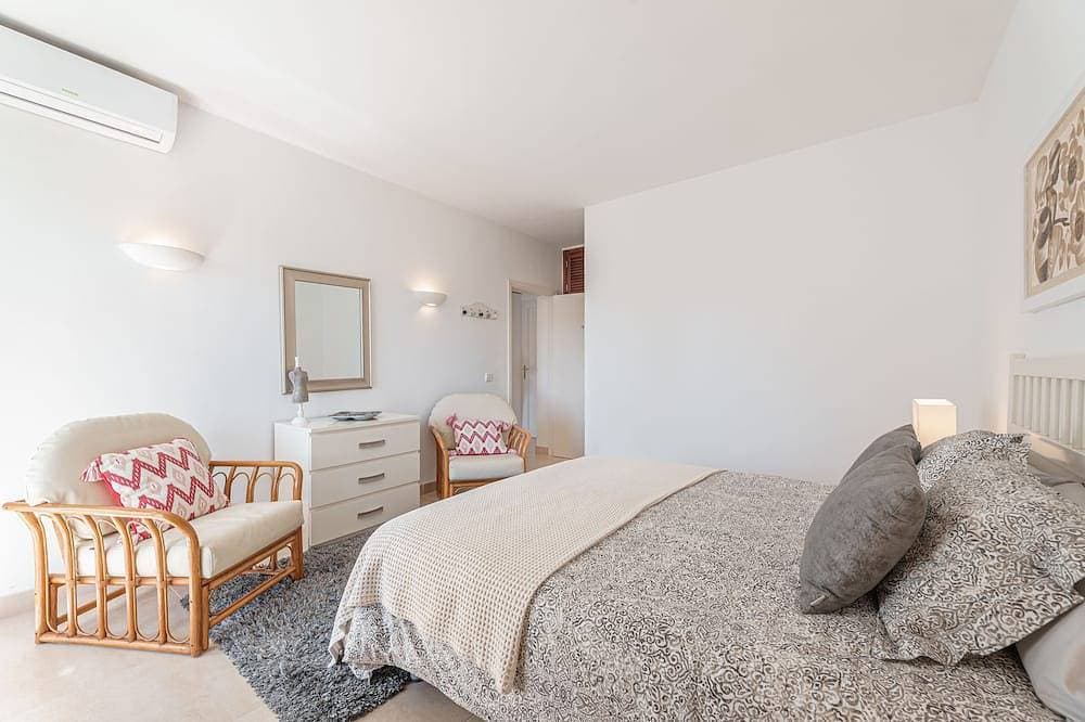 Foto 3 von 24: Bungalow mit Blick auf den Strand von Cala Gran, sehr zentral, AC und WIFI