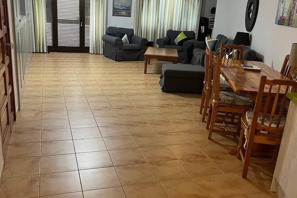 Foto 9 von 16: Beautiful large 2 bed apartment close to beach and all amenities