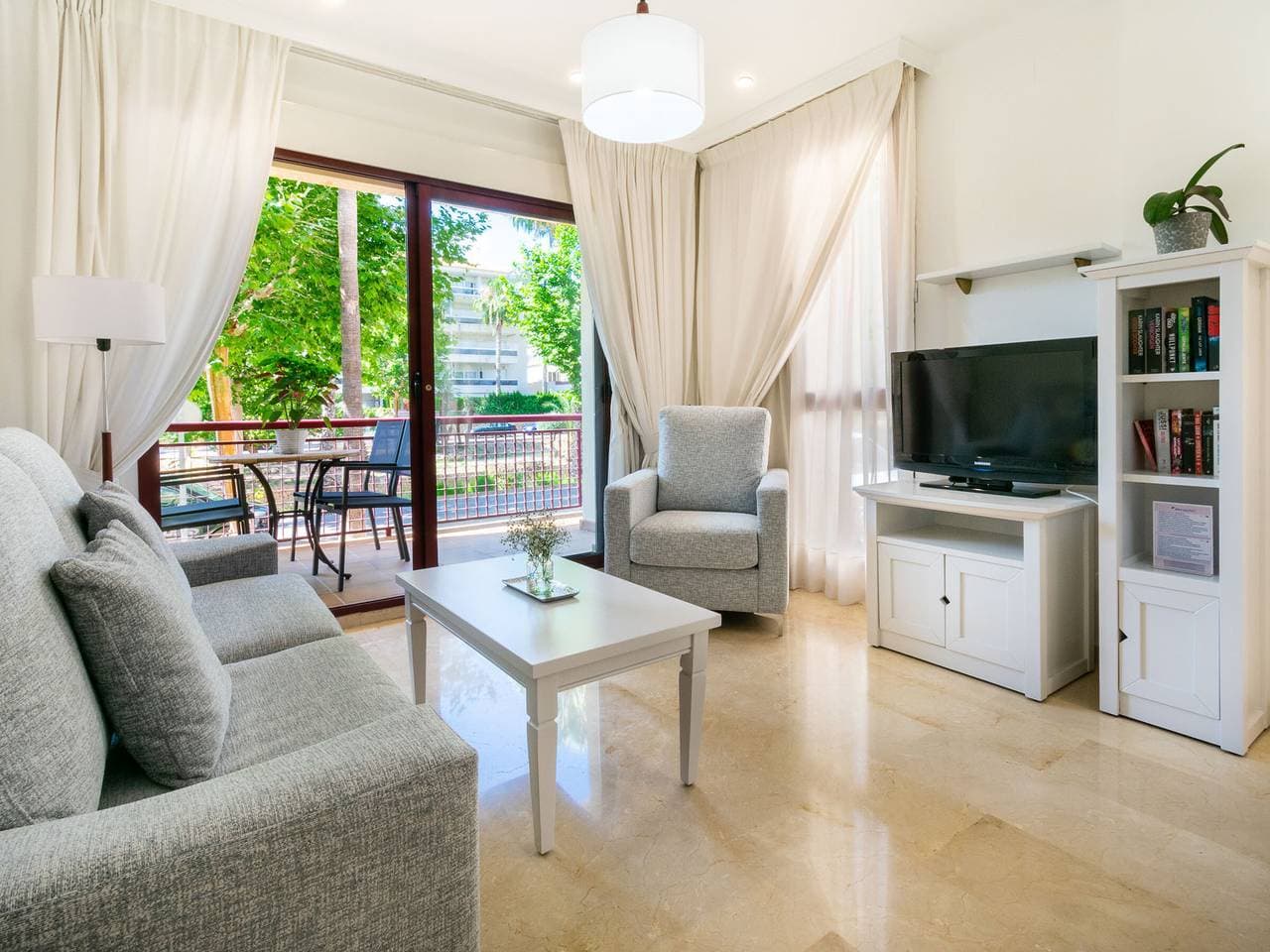 Foto 3 von 35: Moderne Wohnung in Albir, 1 Sz, für 4, Pool, Klimaanlage, WLAN & Parkplatz