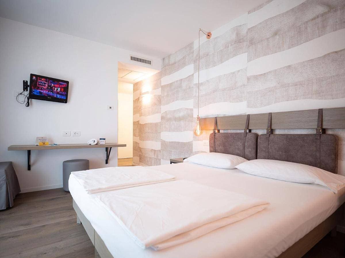 Foto 5 von 12: Double Room - Disability Access (Ground Floor)