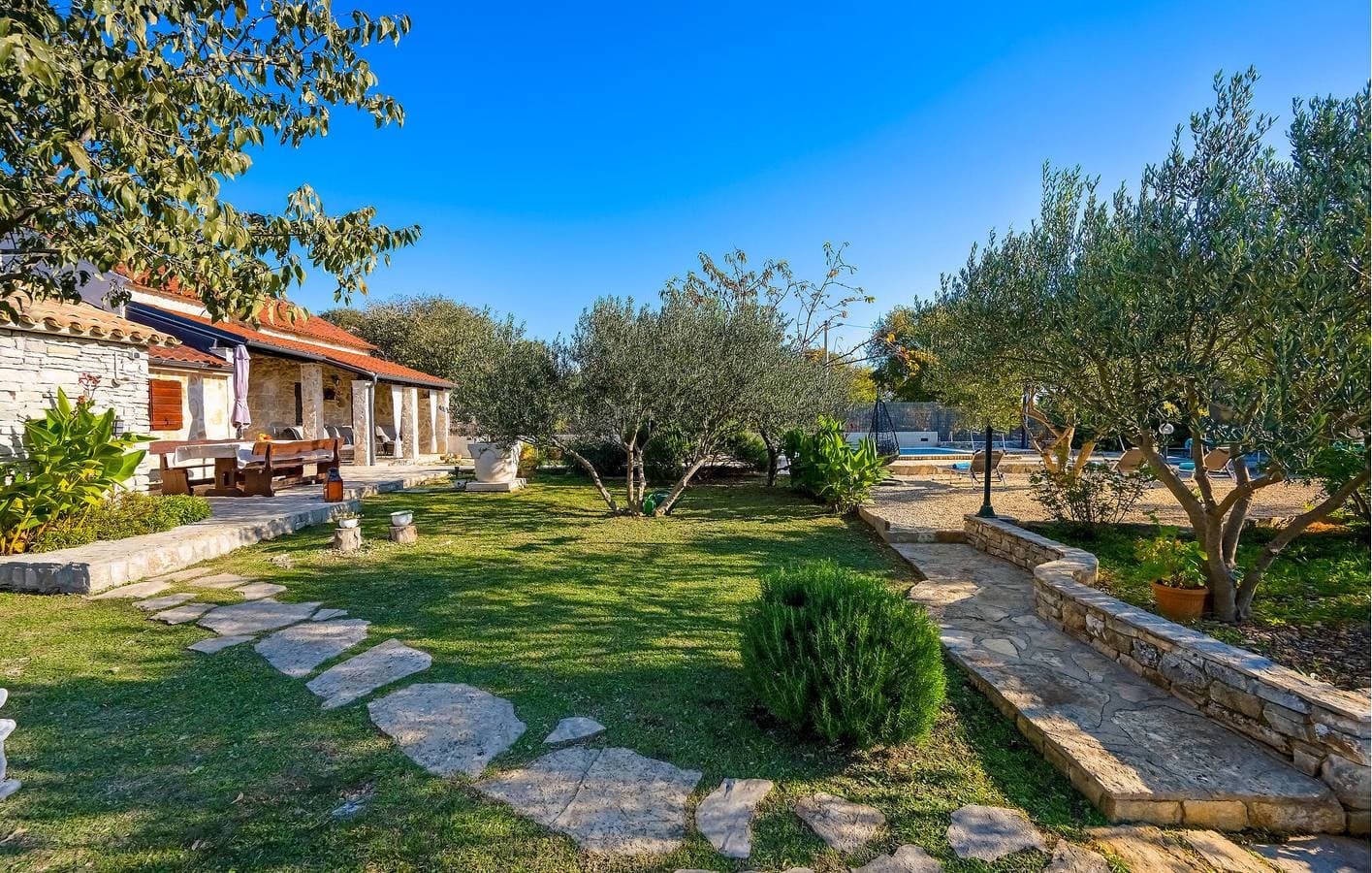 Foto 11 von 37: Gemütliche 1-Zimmer-Wohnung mit Pool und Terrasse in der Nähe des Flusses Krka