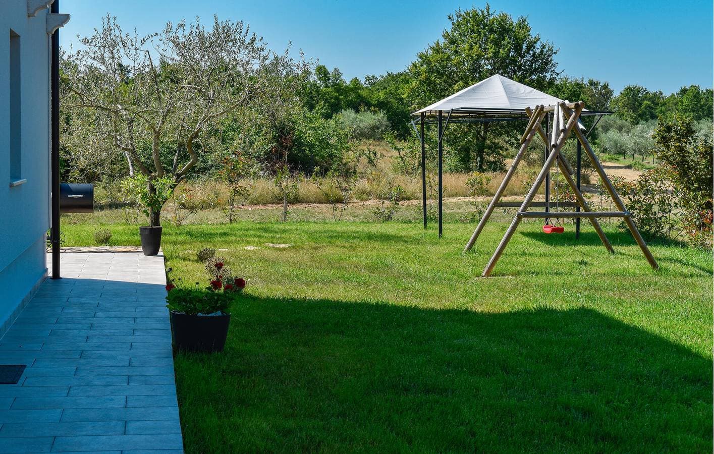 Foto 9 von 24: Charmante 2-Zimmer-Wohnung mit Terrasse und guter Infrastruktur in der Nähe von Montrin