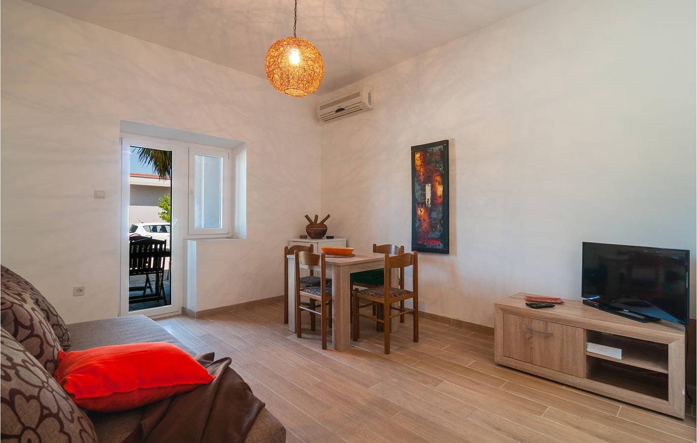 Foto 3 von 15: Gemütliche 1-Zimmer-Wohnung mit Terrasse, 400 m zum Strand und kostenlosen Parkplätzen