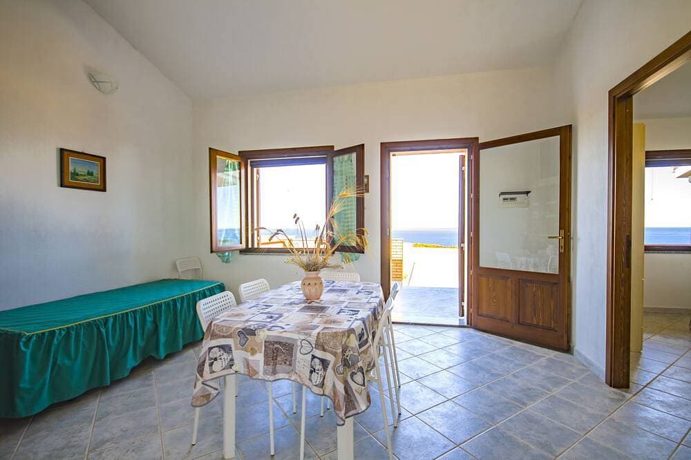 Foto 8 von 23: Sea view in Costa Verde - 2 rooms - garden - BBQ - WIFI