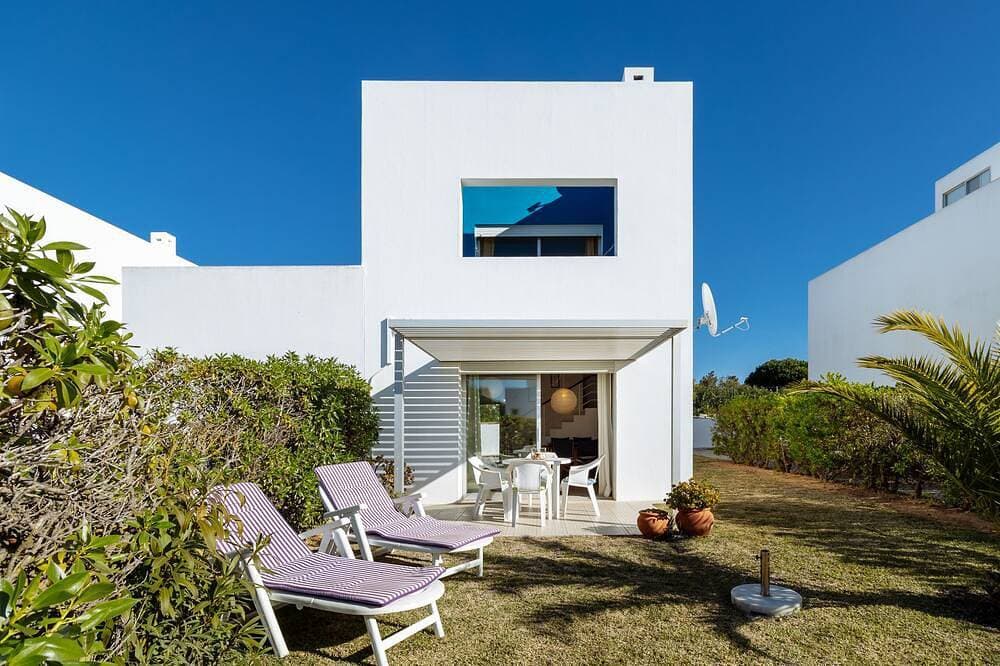 Schönes Ferienhaus mit Pool und Meerblick 1