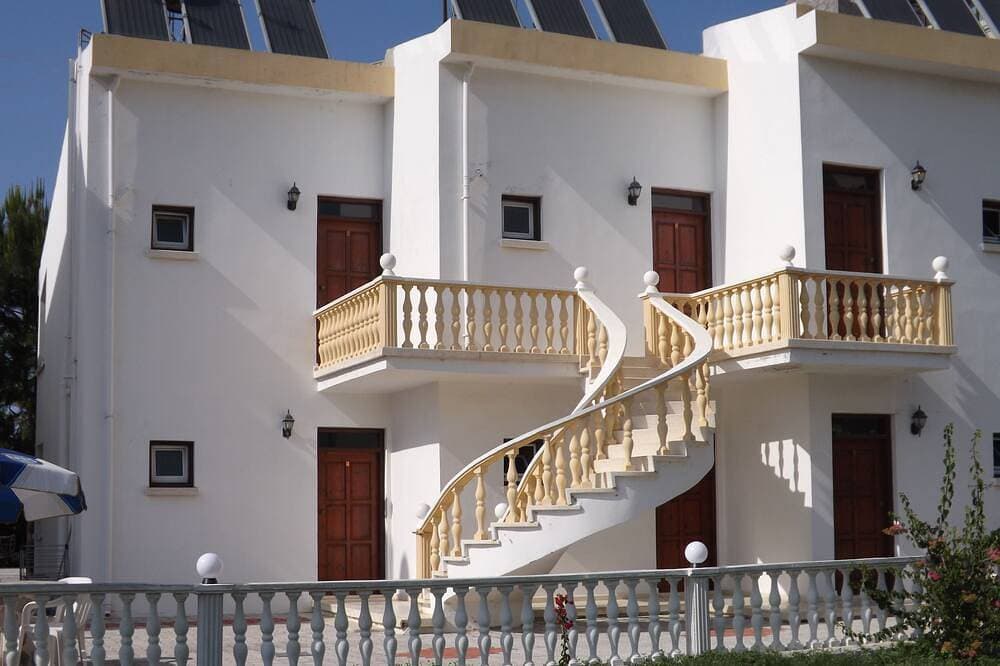 Foto 7 von 16: Paradise Holiday Bungalows - Beste Lage neben dem Cratos Beach Club