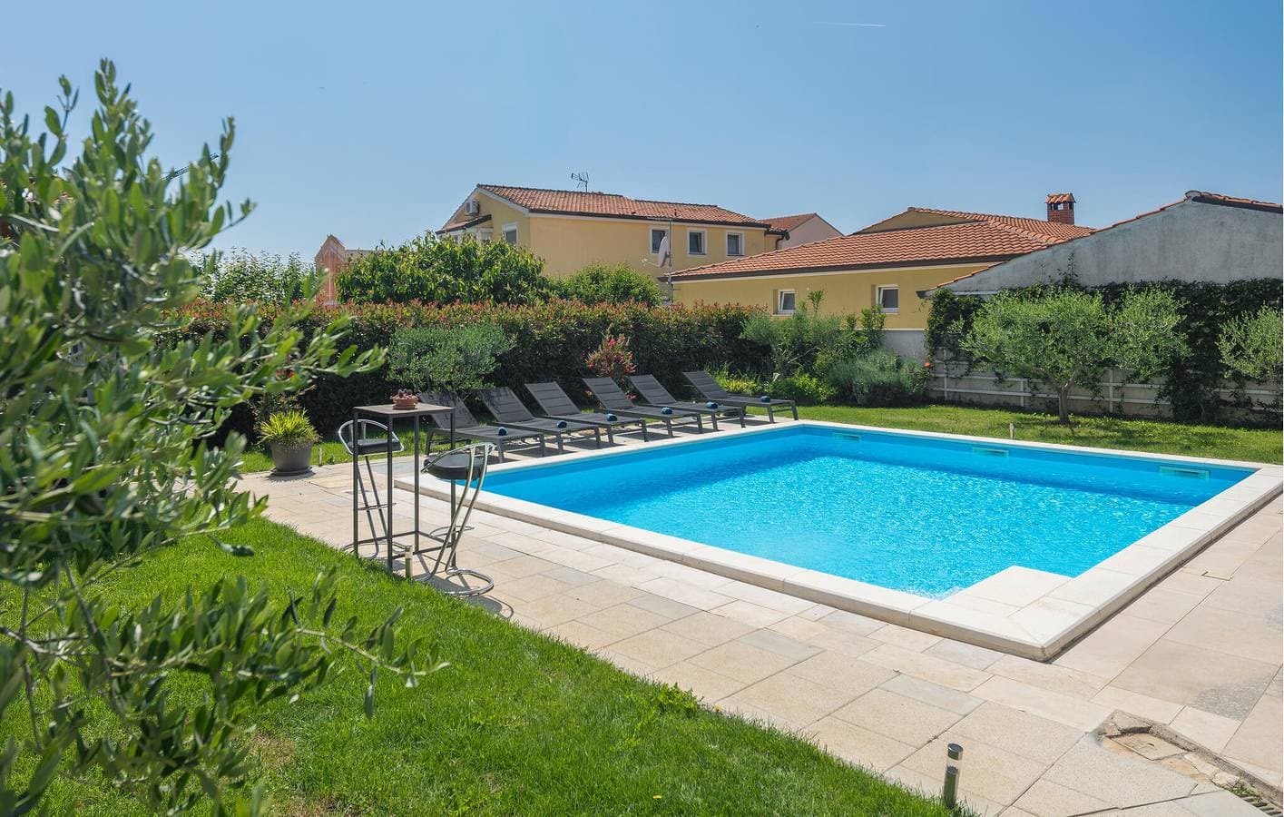 Foto 10 von 34: Modernes Apartment mit Pool, WLAN und Parkplatz in der Nähe des Stadtzentrums von Musalez