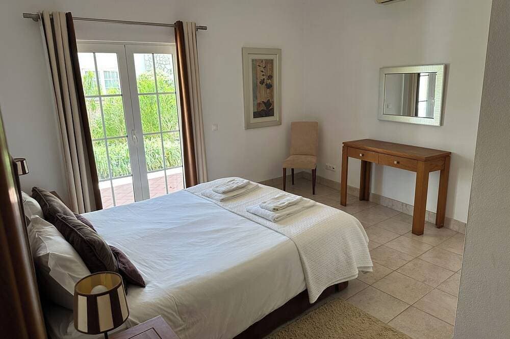 Foto 3 von 30: Deluxe Golf Townhouse Nur 5 Minuten vom Strand entfernt