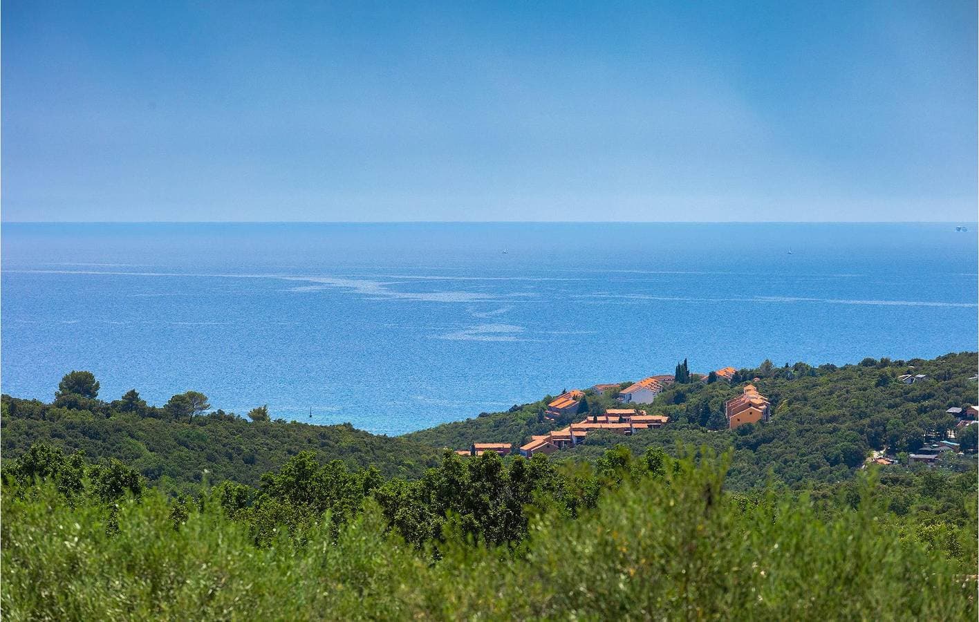 Foto 4 von 53: Modernes Apartment mit 2 Schlafzimmern und Pool in der Nähe des Strandes Duga Uvala