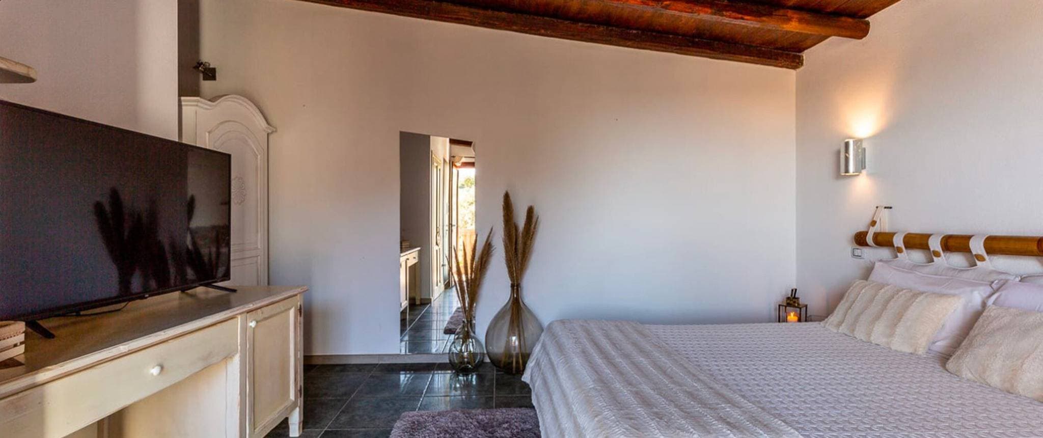 Foto 11 von 19: Zimmer „Suite Ulivo“ mit Bergblick, WLAN und Klimaanlage