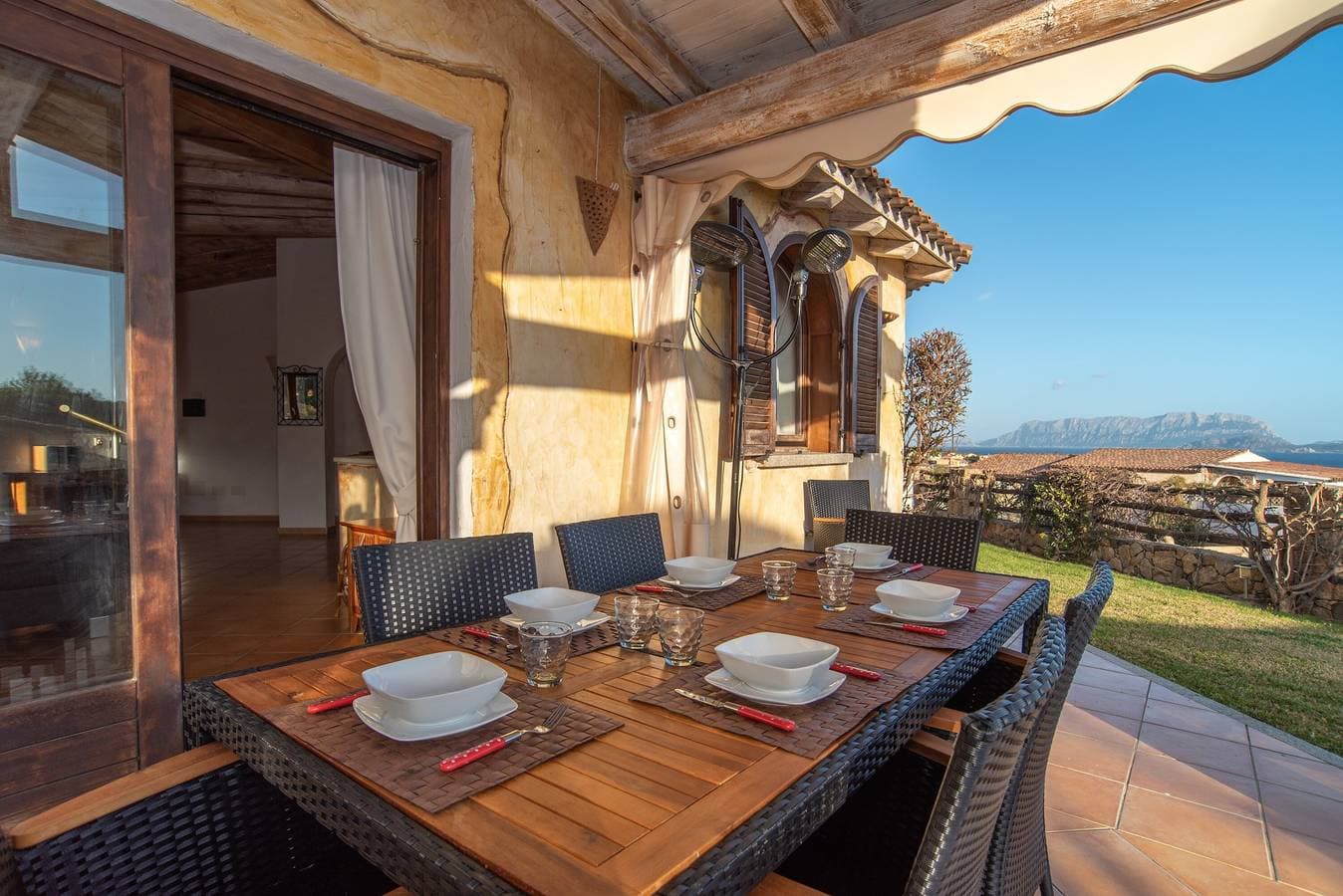 Foto 8 von 33: Villa mit privatem Pool und herrlichem Meerblick