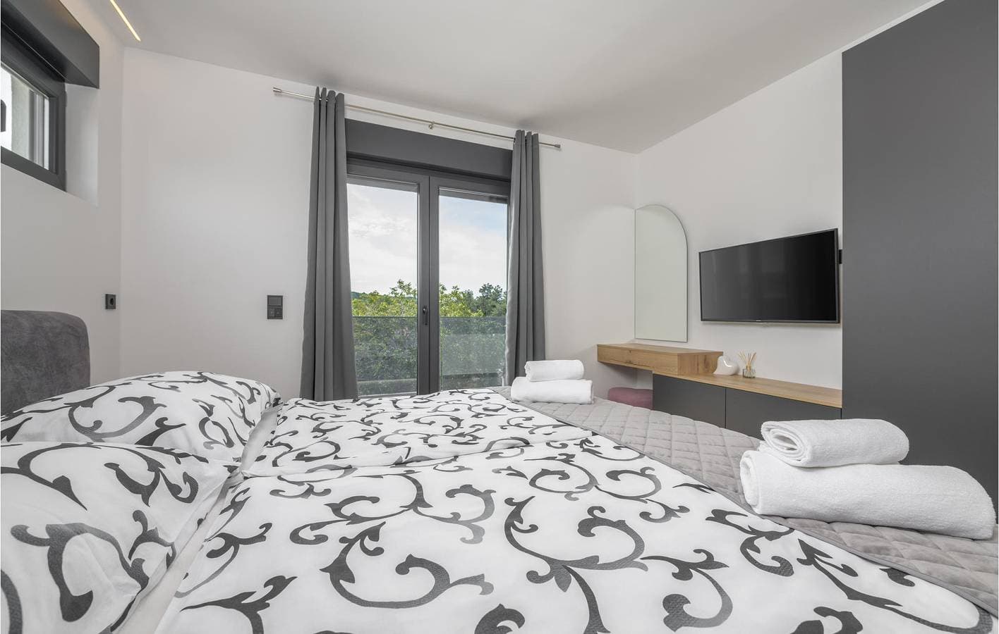 Foto 10 von 22: Gemütliche 2-Zimmer-Wohnung mit Pool und Terrasse in der Nähe des Stadtzentrums