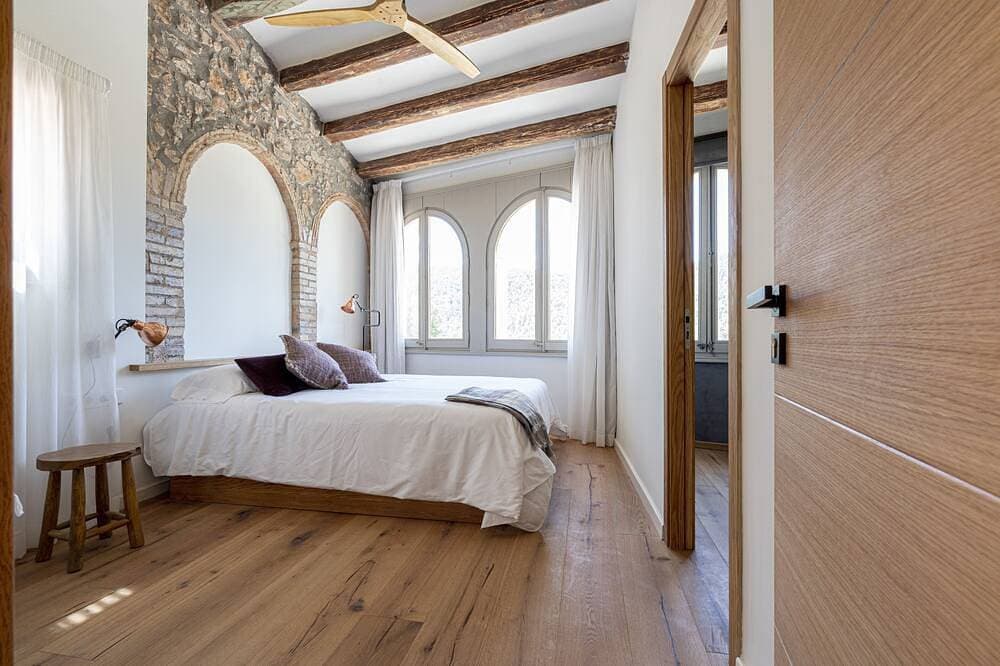 Foto 5 von 30: Atemberaubendes Landhaus umgeben von Weinbergen mit Blick auf Montserrat
