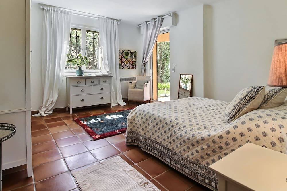 Foto 2 von 28: Beautiful villa with stunning view nestled in countryside near Valbonne village