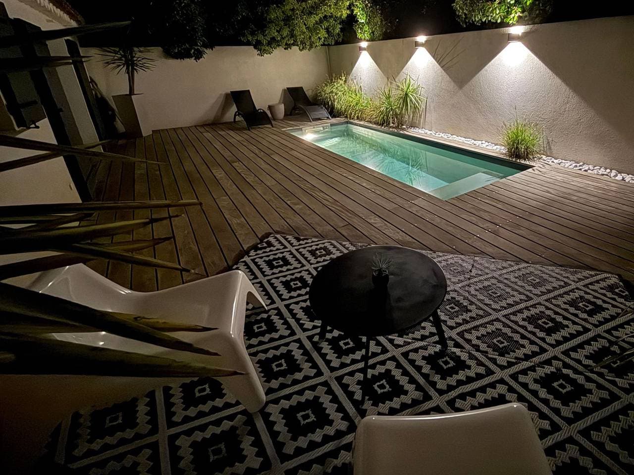 Foto 11 von 50: Eine kleine Ecke der Provence. Privater beheizter Pool