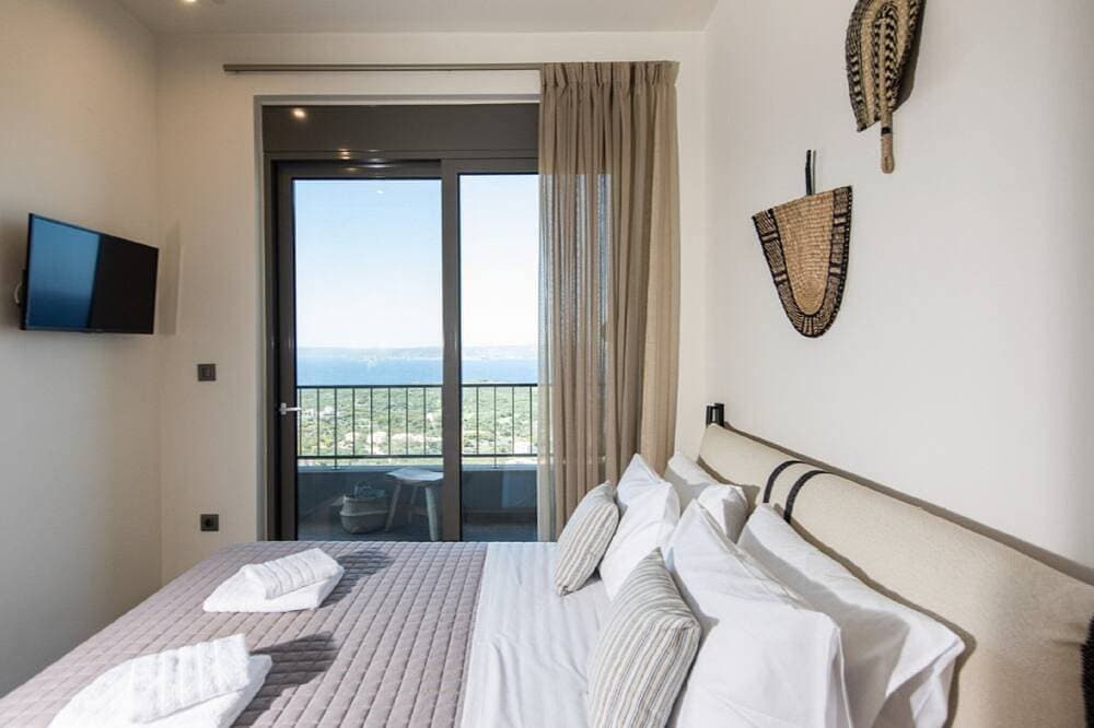 Foto 6 von 24: Villa Aurivis, Divine Sea Views, Private Infinity Pool, Furnished Terrace,.