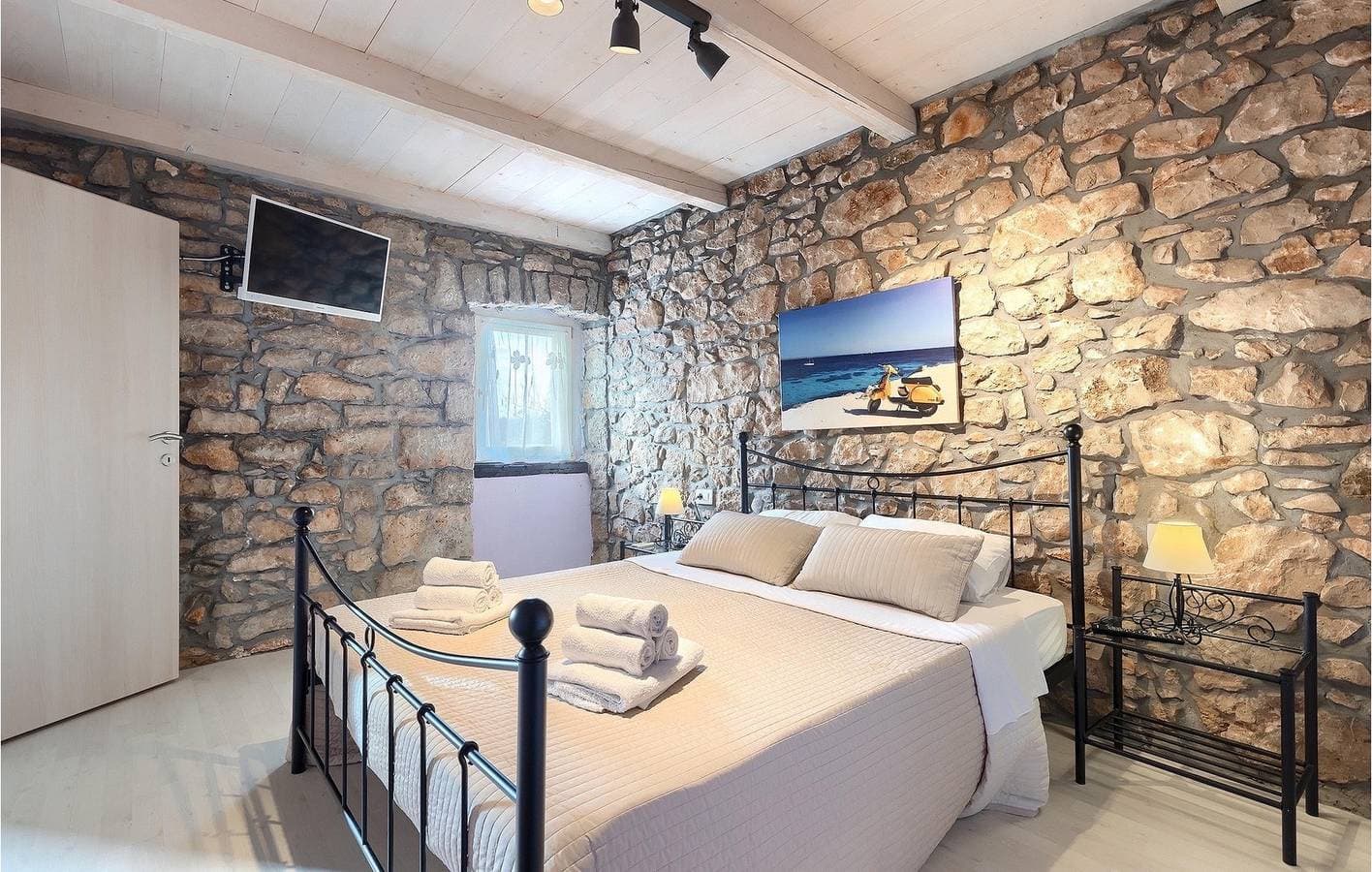 Foto 8 von 48: Sonnige 2-Zimmer-Wohnung mit Pool, WLAN und Parkplatz in der Nähe des Stadtzentrums von Vinez