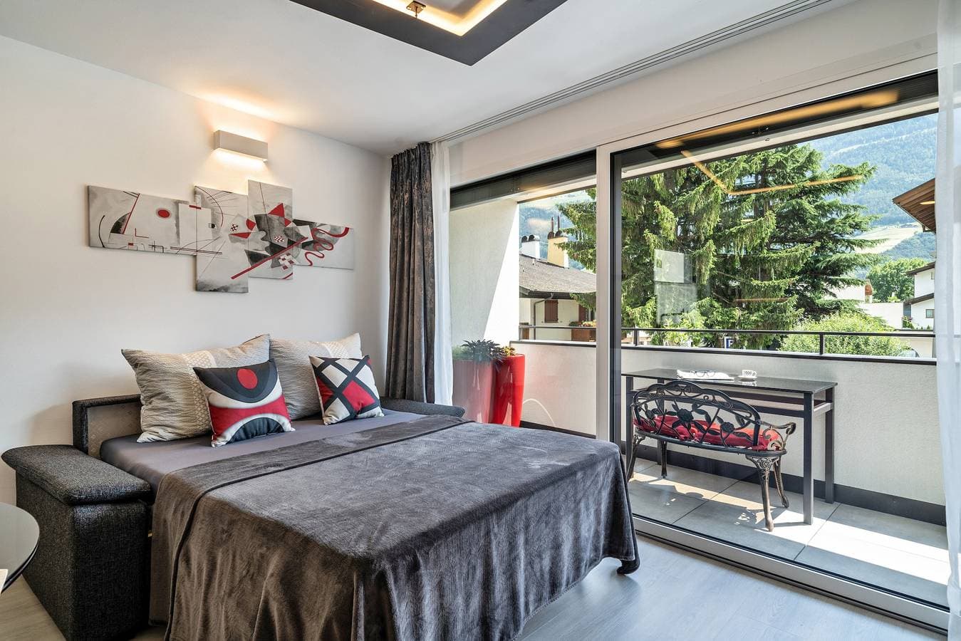 Foto 7 von 25: Ferienwohnung "Il Cuore Rosso" - Neubau im Zentrum mit Bergblick, Balkon und Klimaanlage