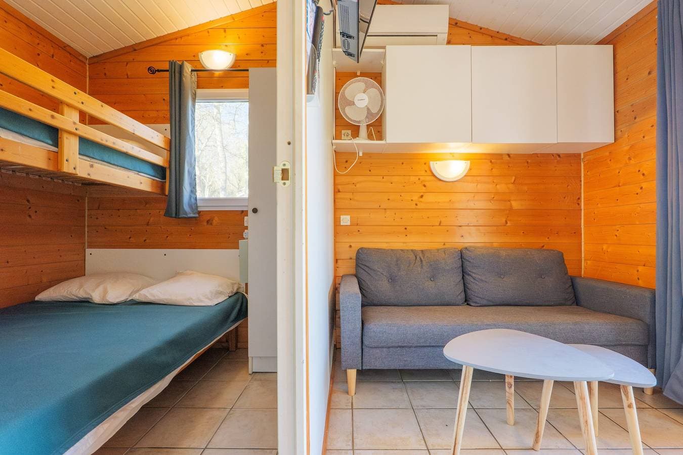 Foto 12 von 25: „Les Gîtes de Chauzon 3“ mit Gemeinschaftspool und Klimaanlage