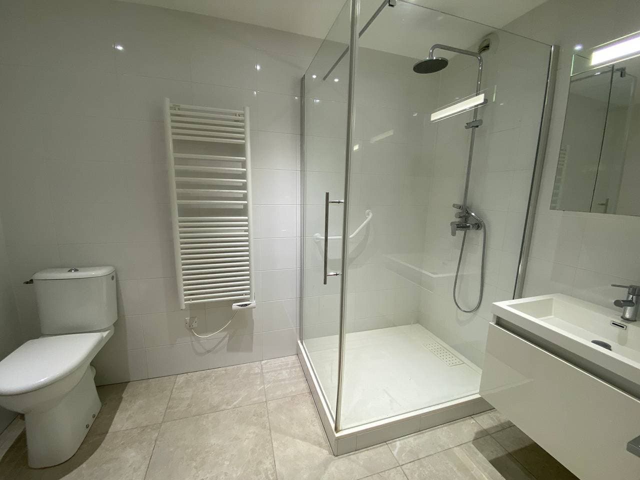 Foto 4 von 24: Geräumiges renoviertes Studio mit Terrasse und privatem Parkplatz