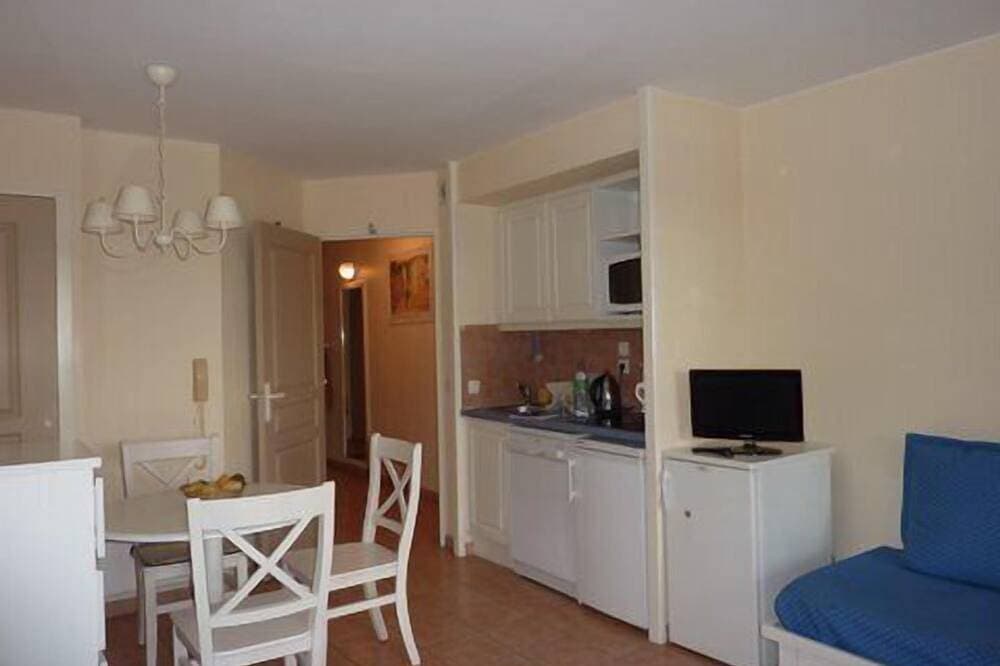 Foto 13 von 30: Super T2 in Les Issambres 5 Betten Loggia & Privatgarten mit Meerblick Schwimmbad Tennis