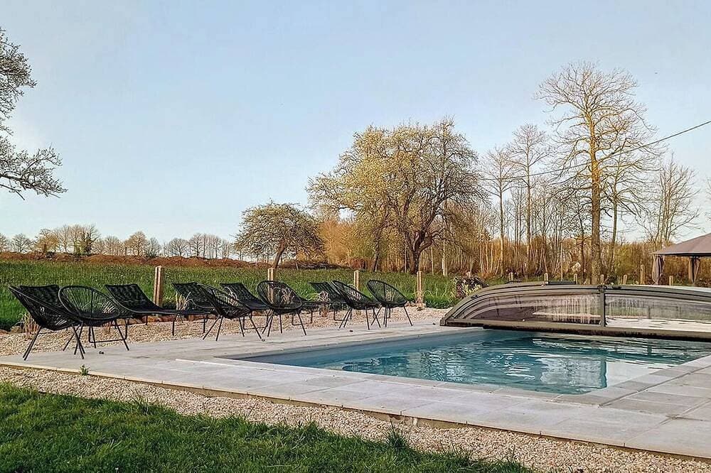 Foto 11 von 14: Stylish 1st floor apartment with heated pool & private jacuzzi, 3 star rated