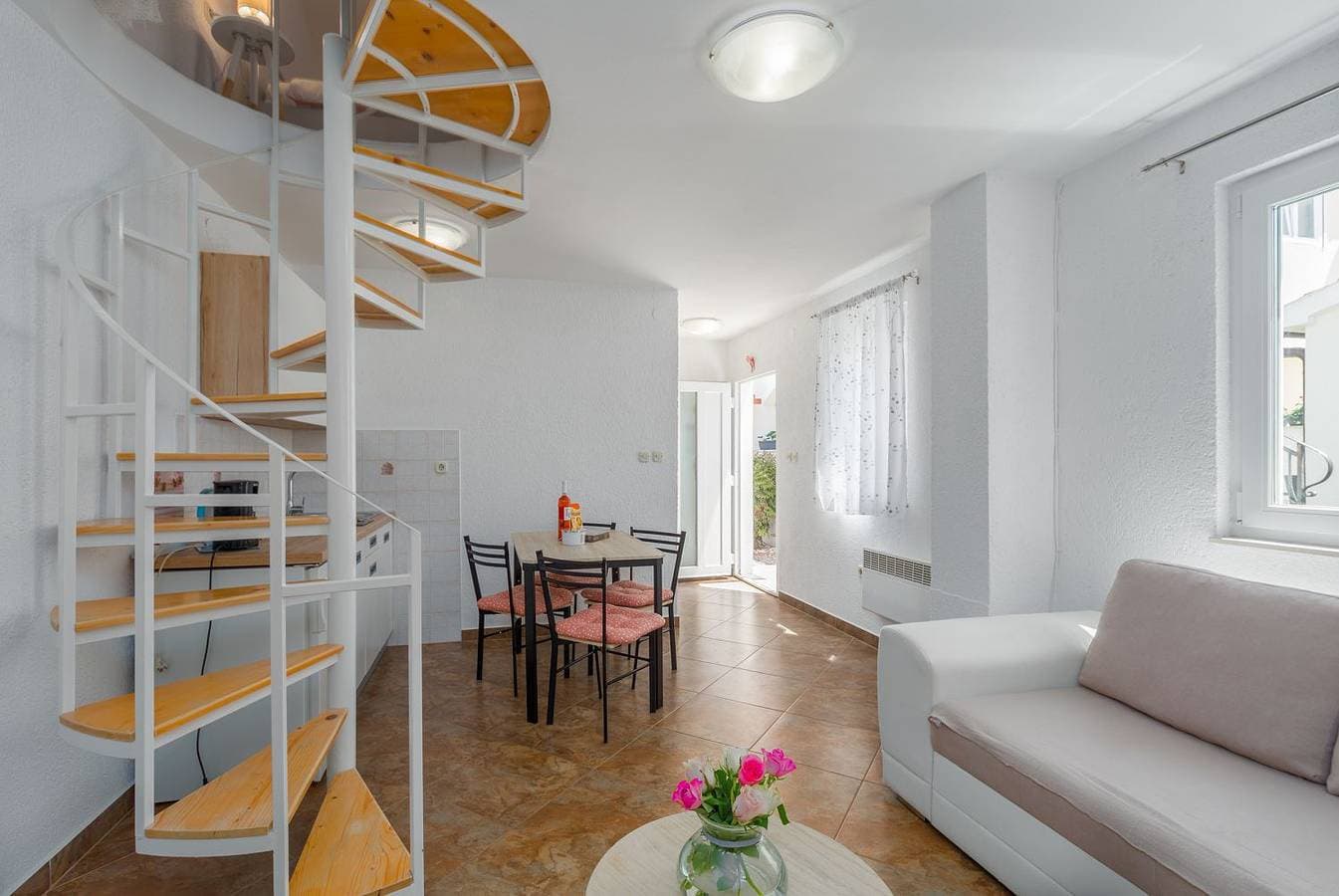 Foto 5 von 14: Besonderes Apartment mit eigener Galerie im Dachgeschoss - nur wenige Minuten zum Strand