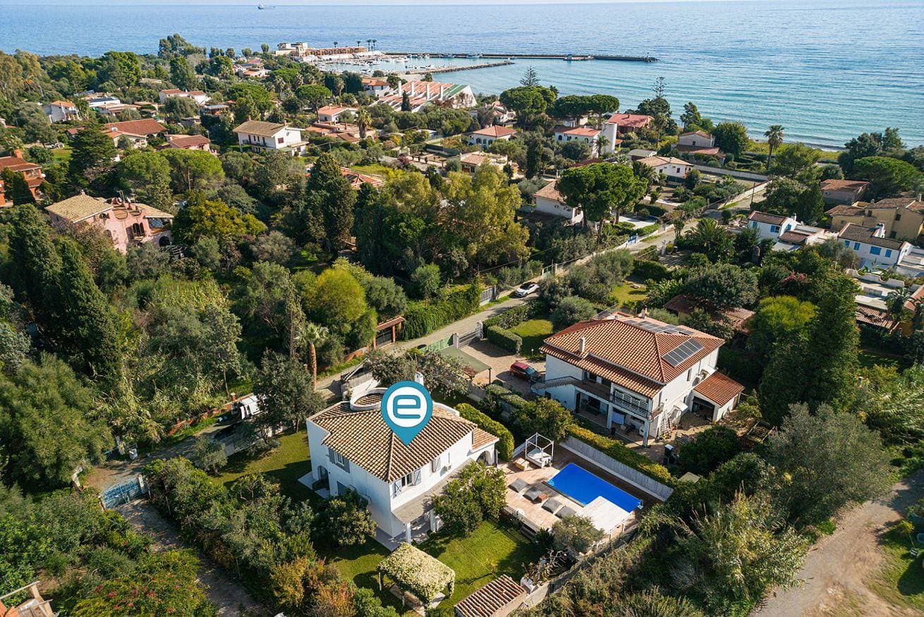 Foto 5 von 57: Villa für 10 Personen mit Balkon/Terrasse