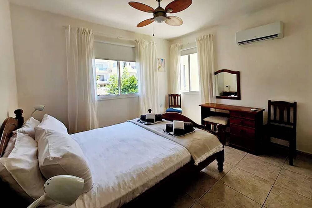 Foto 3 von 21: Calm Seaview Nest in Peyia - Unwind, Relax & Enjoy Stunning SeaView of Coral Bay