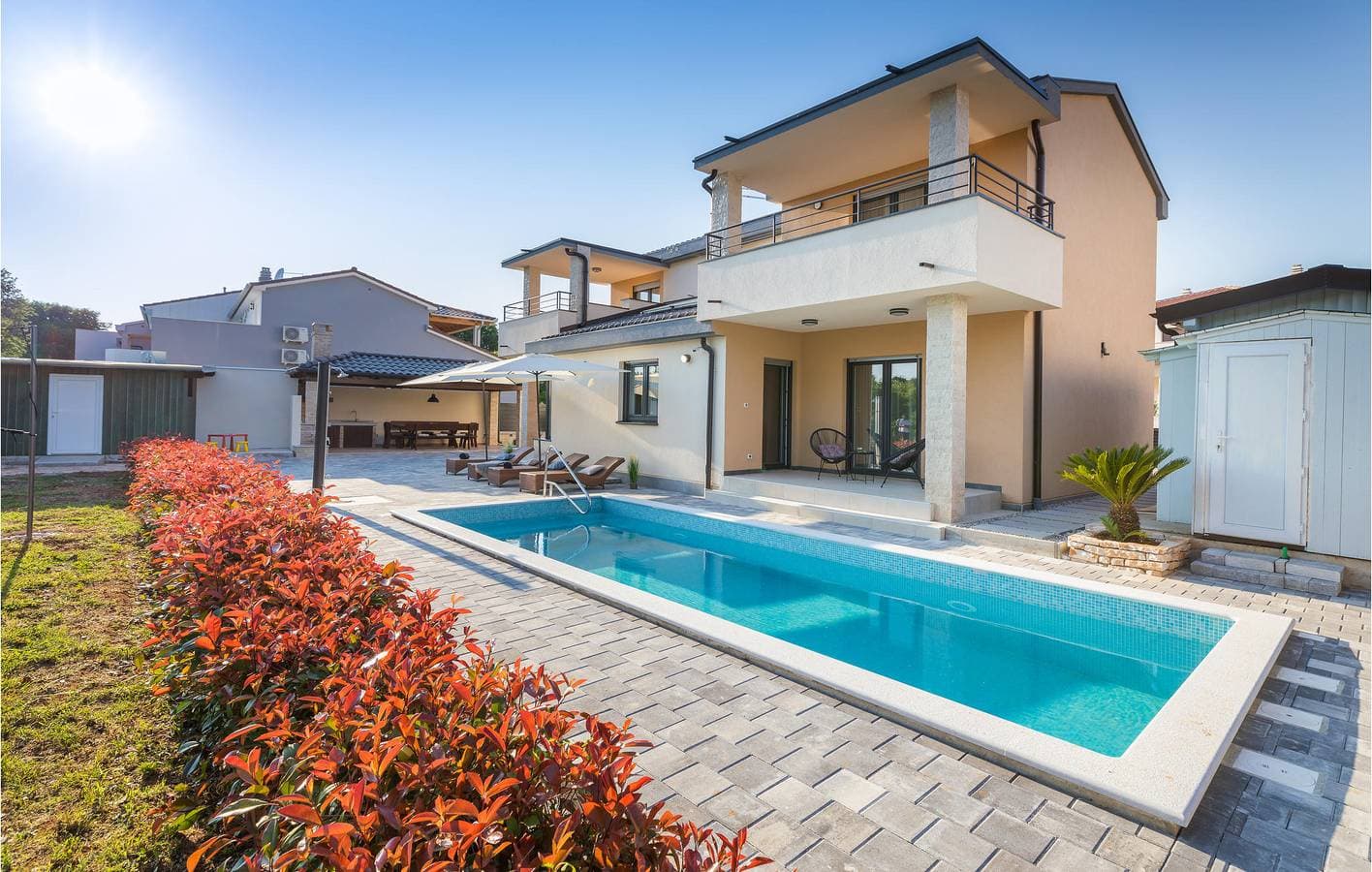 Foto 13 von 68: Geräumige Ferienwohnung mit Pool, WLAN und Parkplatz – 1,5 km vom Strand entfernt