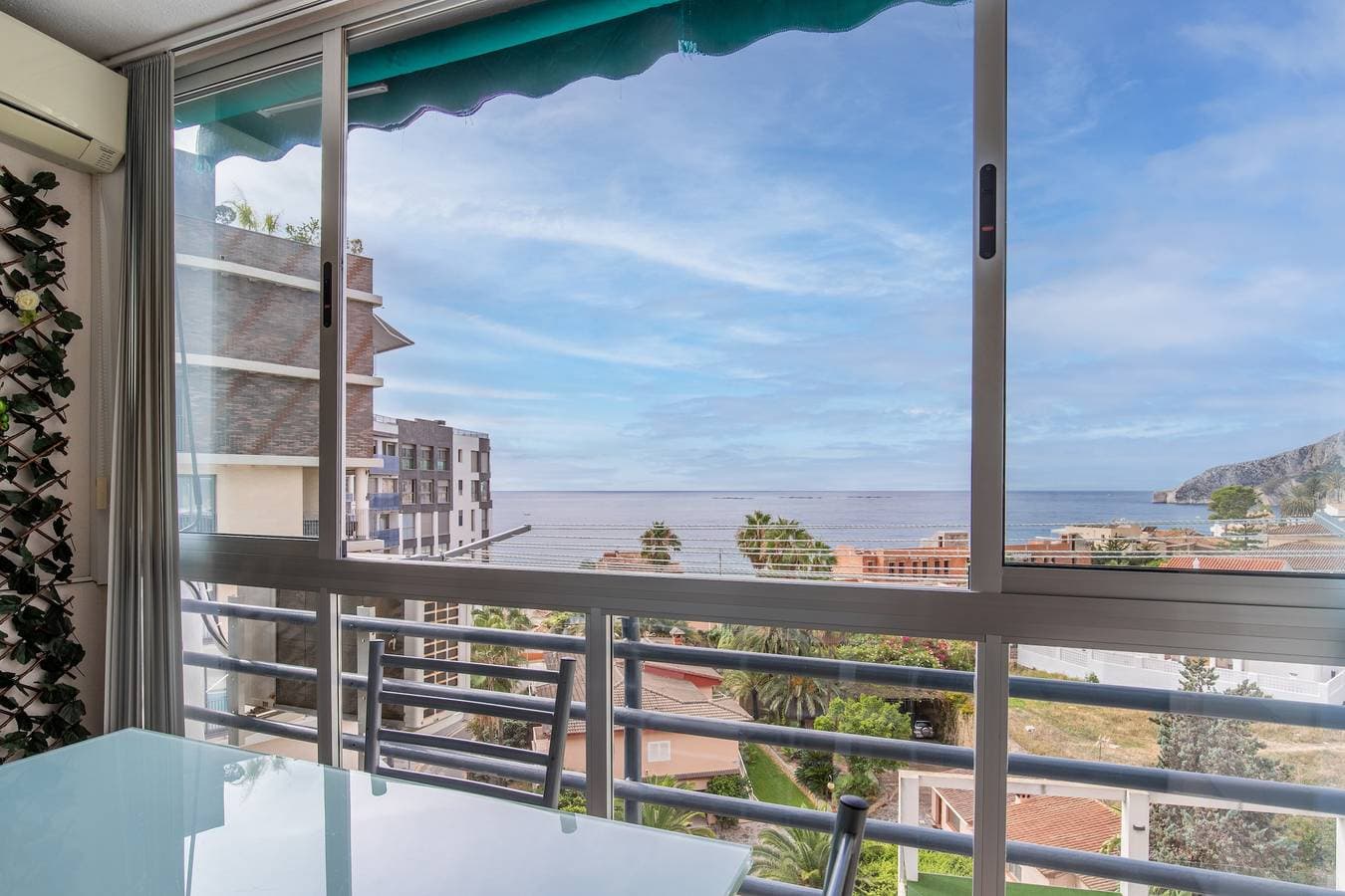 Foto 8 von 23: Ferienwohnung 'Vistas Al Mar - Junto A La Playa' mit Meerblick, Gemeinschaftspool und WLAN