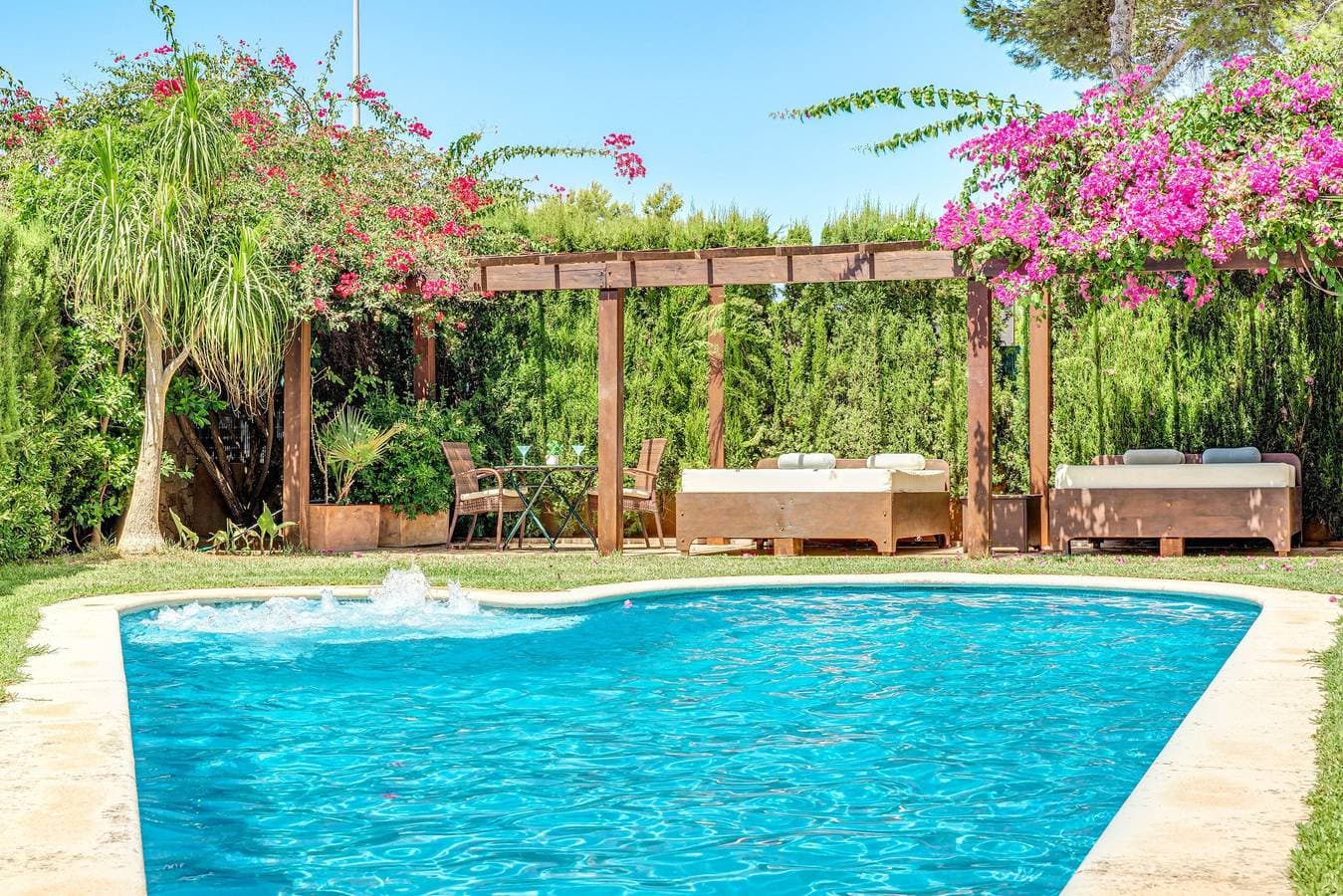 Foto 3 von 31: Ferienhaus "Villa Puig de Ros" in der Nähe dem Strand mit Terrasse, Pool & Whirlpool