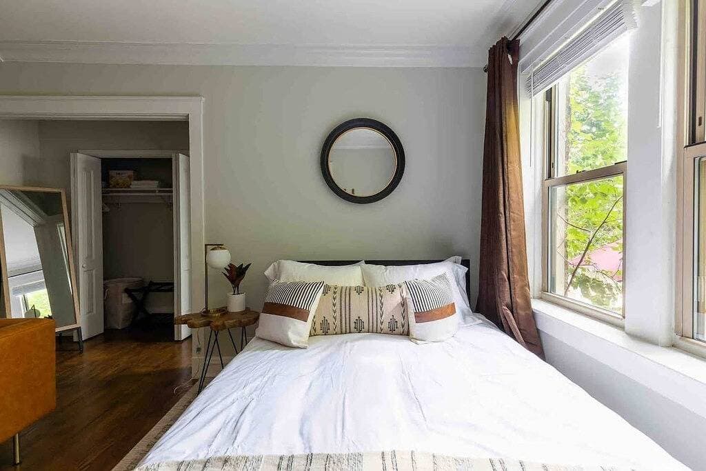 Foto 8 von 17: Rustic Studio Apartment in the Heart of Lincoln Square