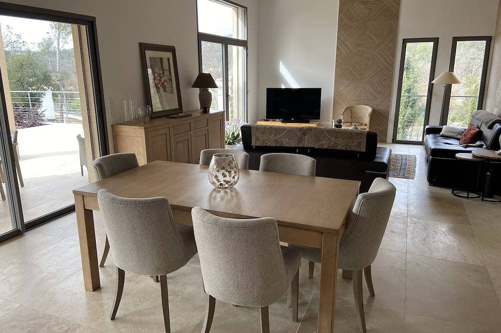 Foto 13 von 30: Beautiful new 180m2 villa with swimming pool terrace and 2500m2 wooded garden