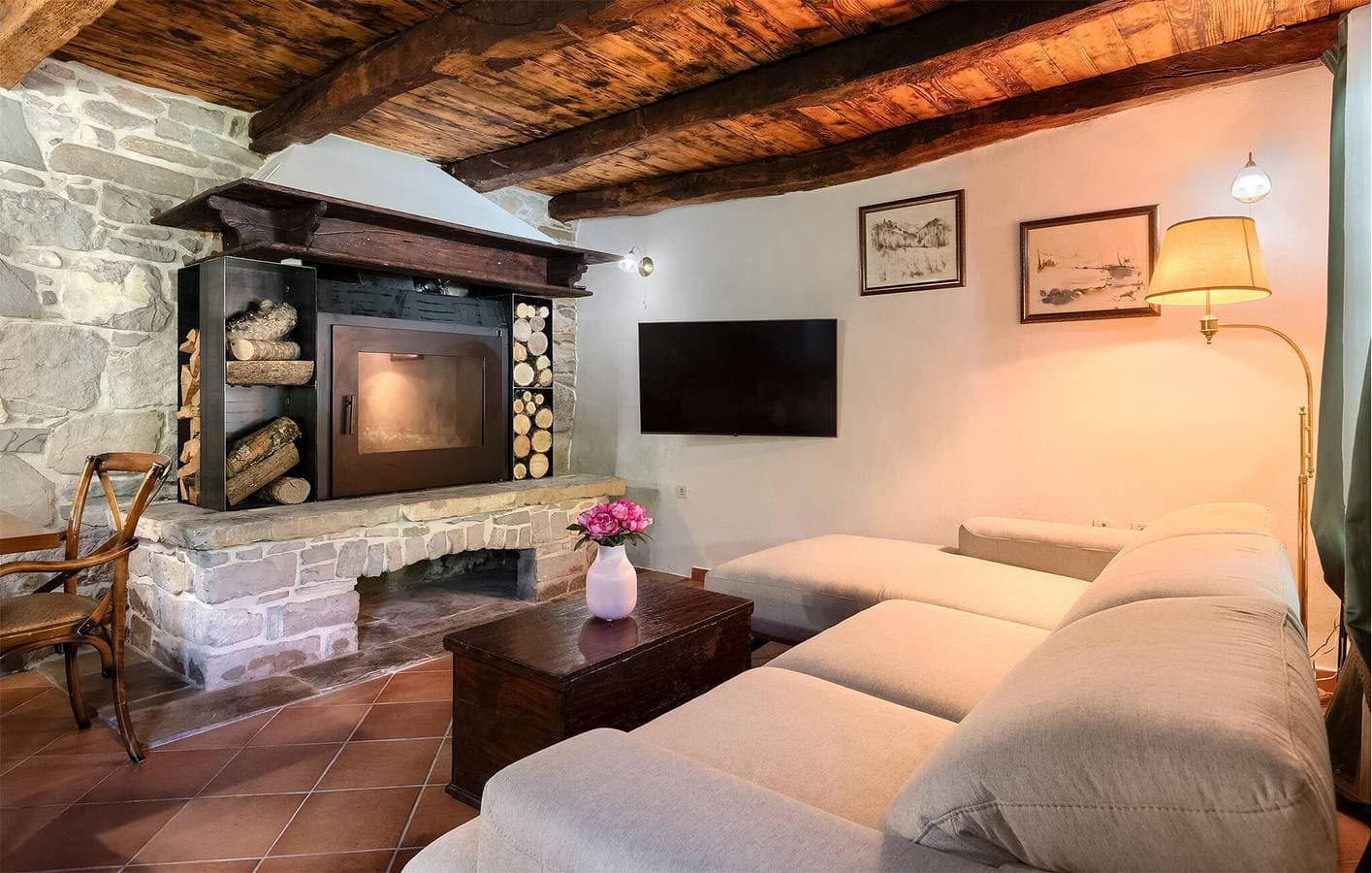 Foto 7 von 54: Geräumige 150 m² große Wohnung mit Pool, WLAN, Klimaanlage und kostenlosen Parkplätzen
