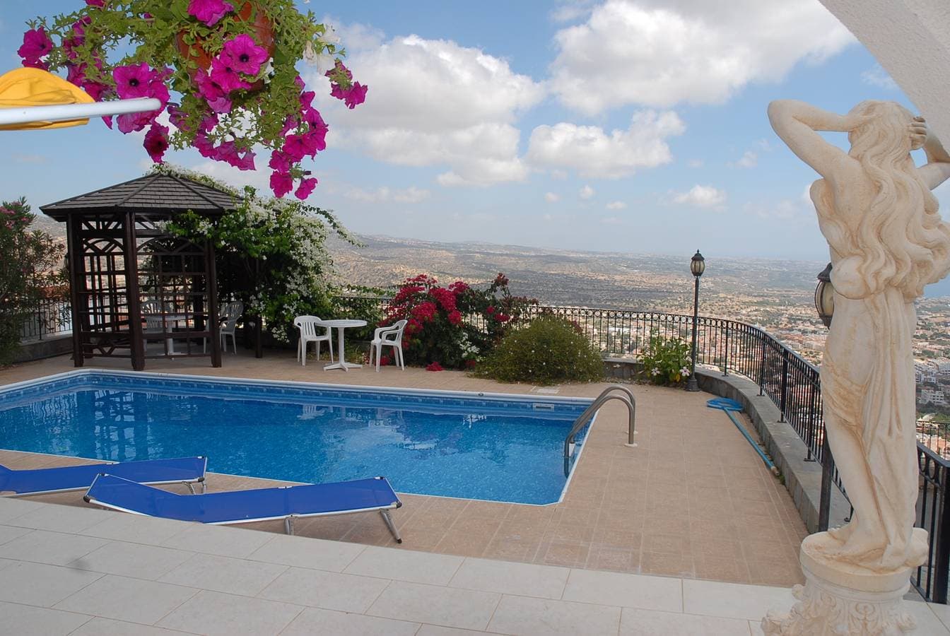 Foto 2 von 36: Peyia Villa mit Meerblick, privatem Pool und Garten