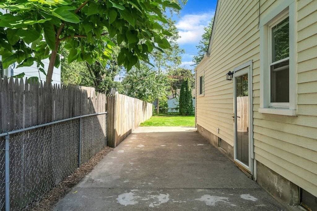 Foto 4 von 29: The Woven Oak - Gorgeous & Cozy Cottage with Game Room, Bar & 2 Full Baths