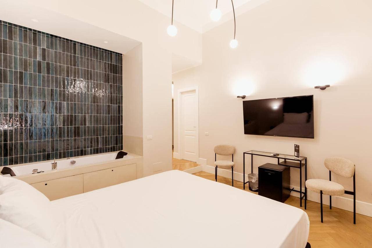 Foto 3 von 5: King Room with Spa Bath