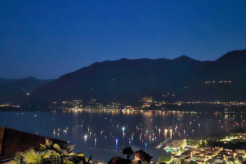 Foto 11 von 30: Erleben Sie Palmen, Pool und Panorama: Casa Belsito, Orselina, am Lago Maggiore