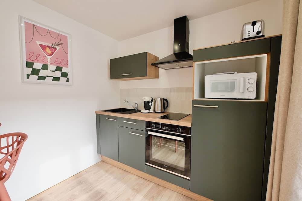 Foto 13 von 14: D-Day Suites - carentanlocation.fr: Dune - Downtown - Sleeps 4 / 2 min from the train station