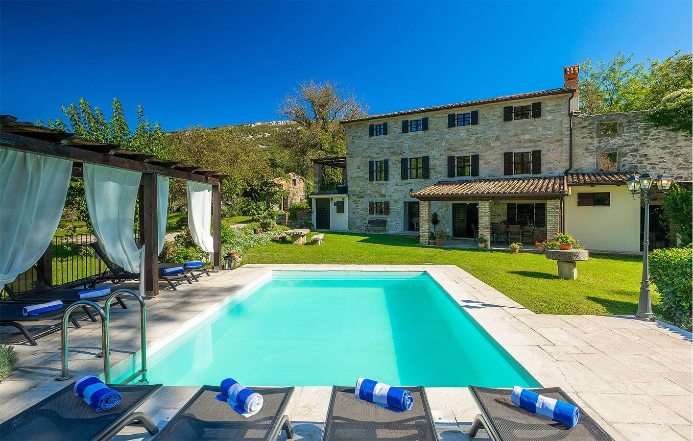 Foto 6 von 54: Geräumige 150 m² große Wohnung mit Pool, WLAN, Klimaanlage und kostenlosen Parkplätzen