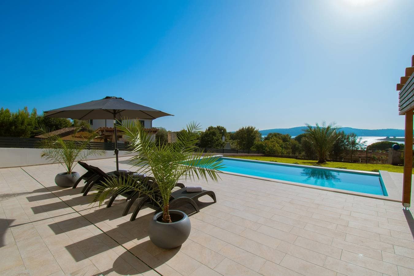 Foto 11 von 61: Neue Villa mit privatem Pool mit Meerblick