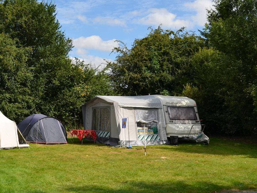 Foto 6 von 23: Camping Ushuaïa Villages - Les Pommiers Pays d'Auge - Unterkunft 2 personen - Ungewöhnlich La Grange (ohne Sanitäranlagen)
